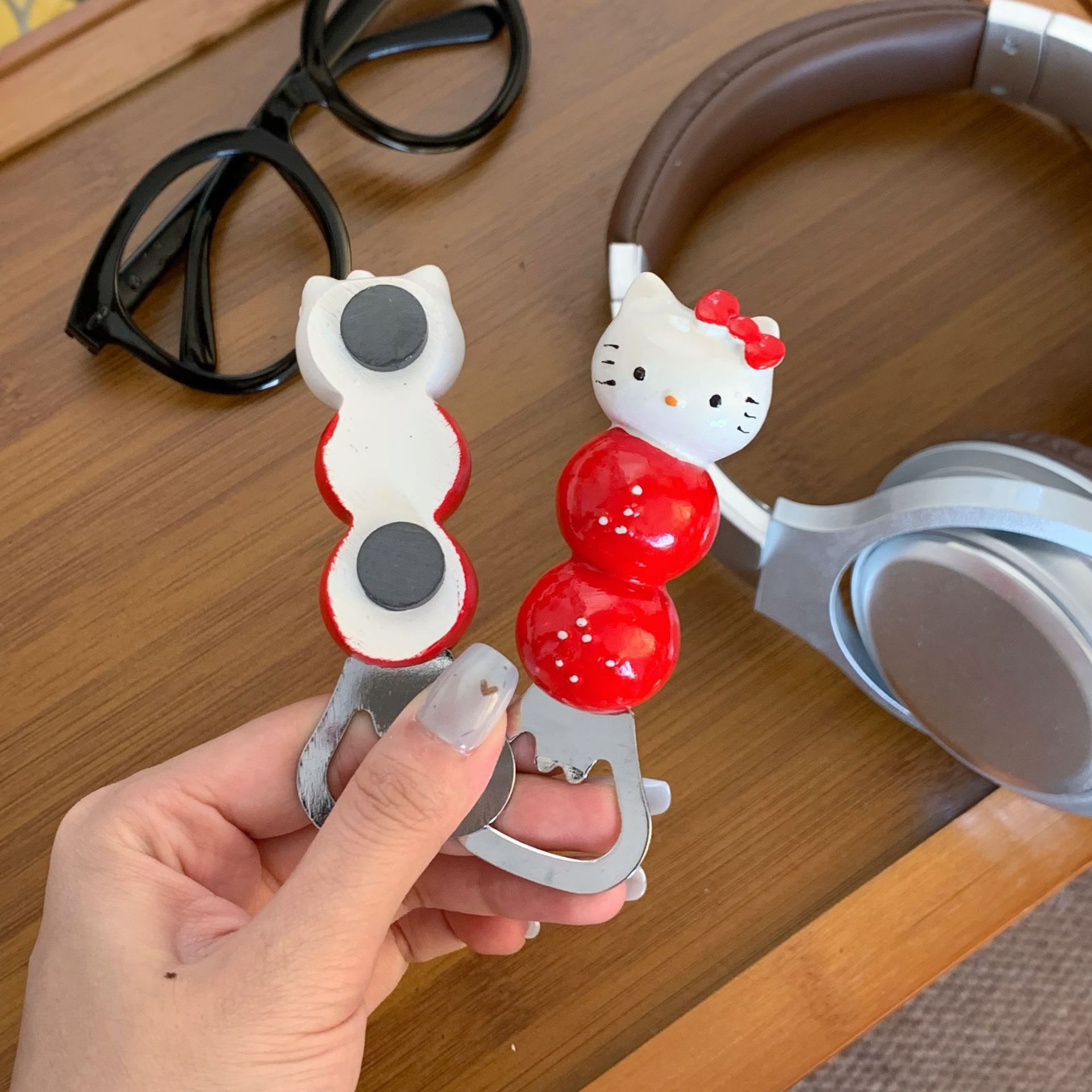 Cute cat sugar-coated haws bottle opener, high appearance level, irregular pose decoration props, household dining table beer screwdriver details Picture