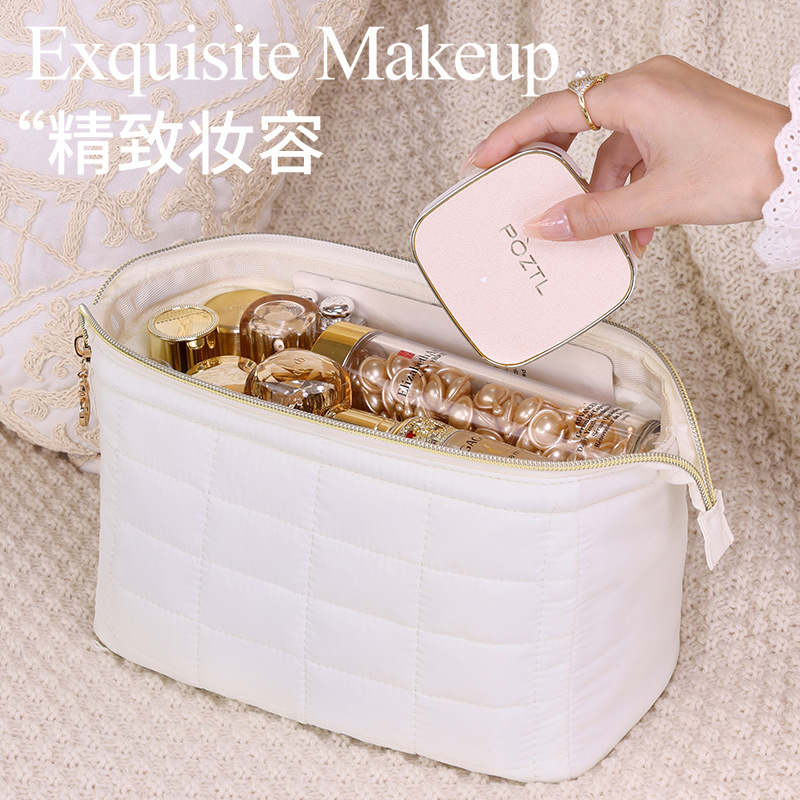 The new cross-border "Yurou Gangyi" makeup bag is portable, high-end and has a large capacity for cosmetics storage details Picture