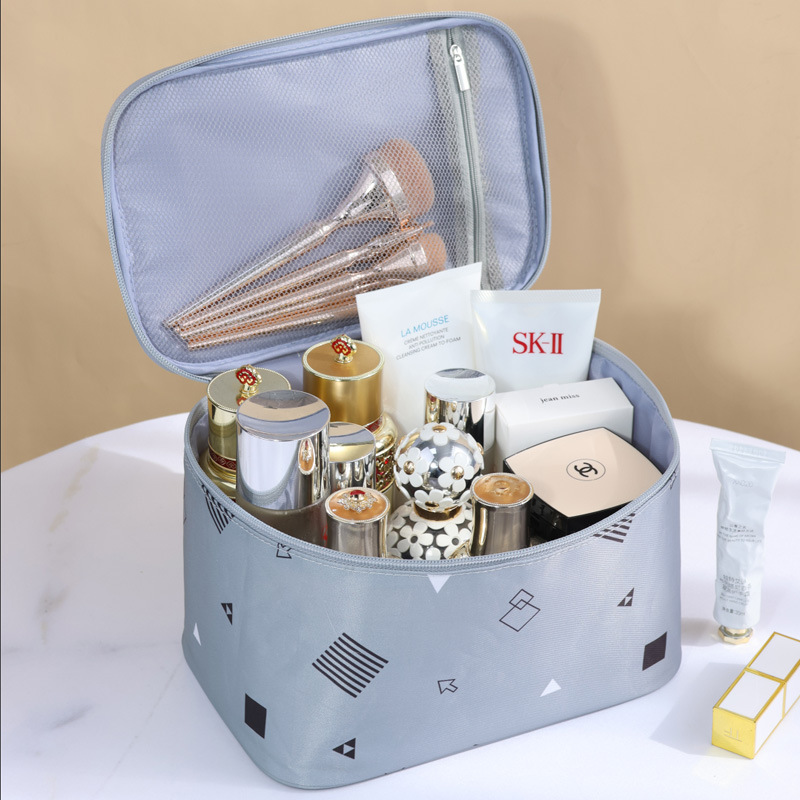 Large-capacity printed square cosmetic bag for women, portable transparent, high appearance level, waterproof travel items, toiletries and storage bag full figure