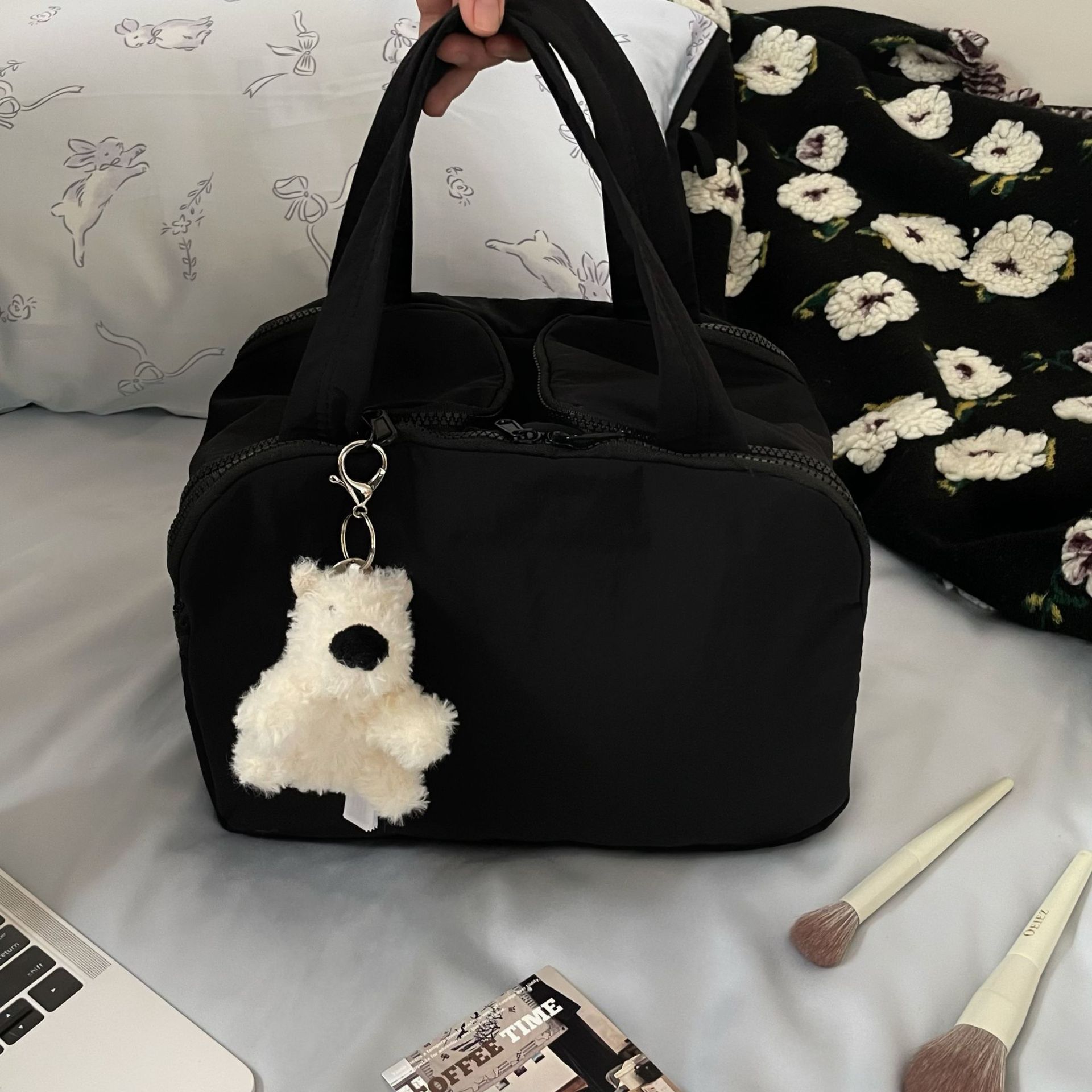 Makeup bag, multi-functional, large-capacity portable travel handbag, makeup and skin care products, zoned storage, toiletry bag Item Picture