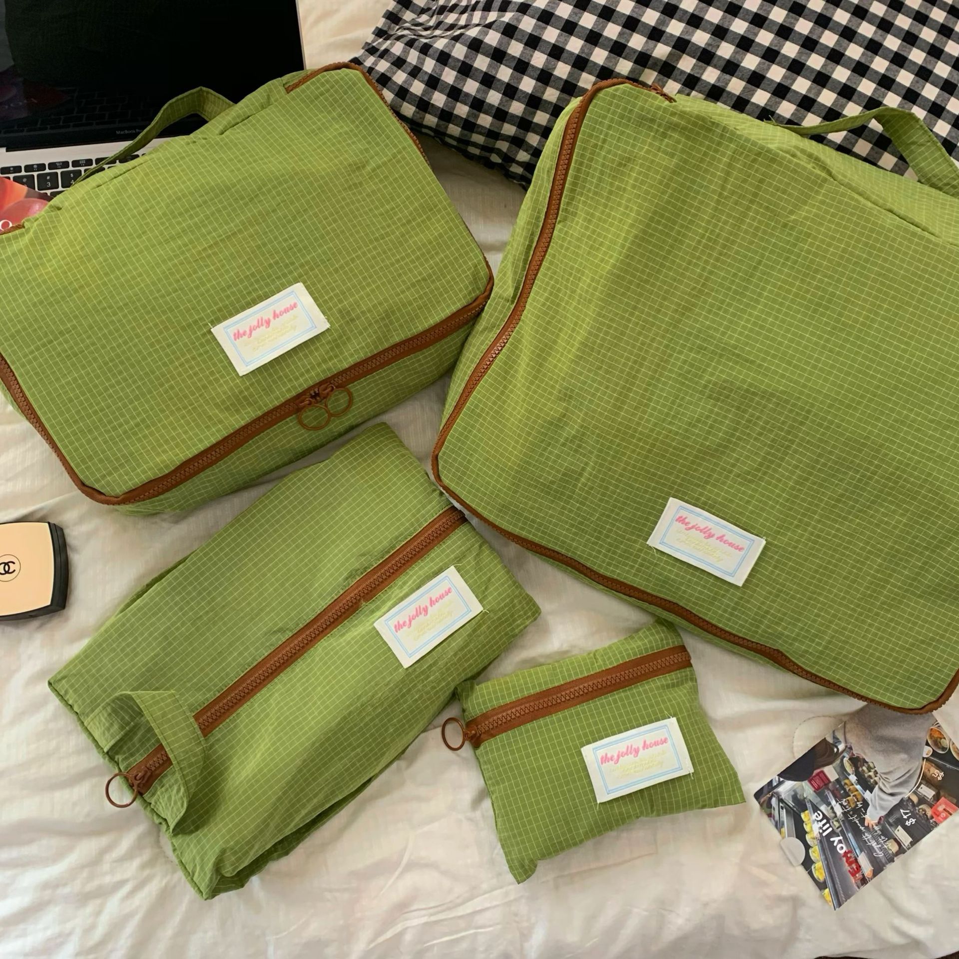 Travel storage bags, portioning bags ~ Waterproof nylon fabric clothing luggage sorting bags, clothing portioning bags, ID bags Specification drawing