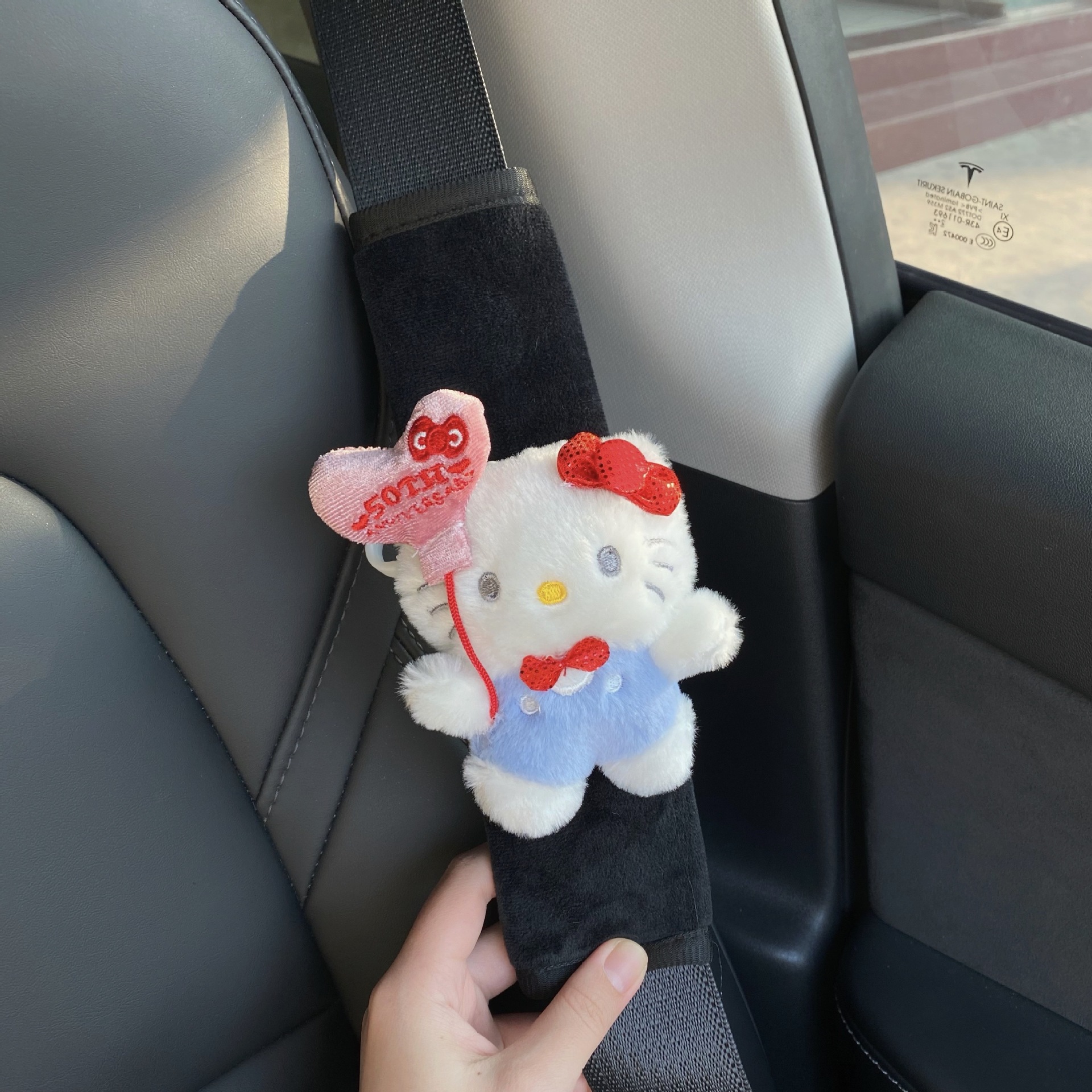 Heart-shaped balloon cat car seat belt shoulder guard, cute and creative girl car interior decoration, anti-strangling neck cover Specification drawing