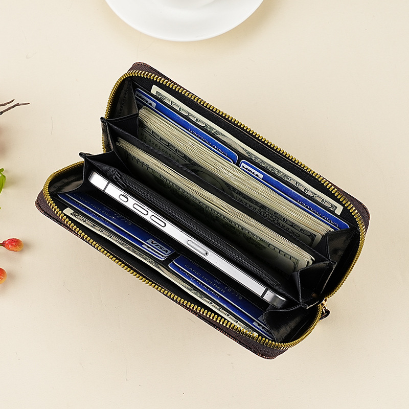2025 New unisex wallet, long zipper printed wallet, factory stock wholesale checkerboard wallet Application Scenario