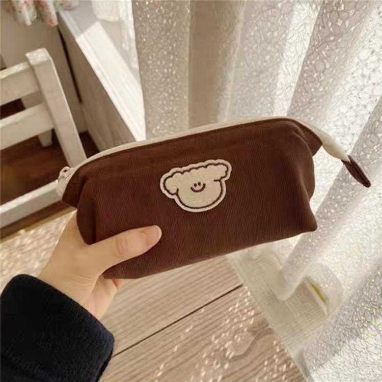 Cute cat and dog canvas pen case, dirt-resistant student pencil case, stationery bag, large-capacity stationery and makeup bag, storage bag Application Scenario