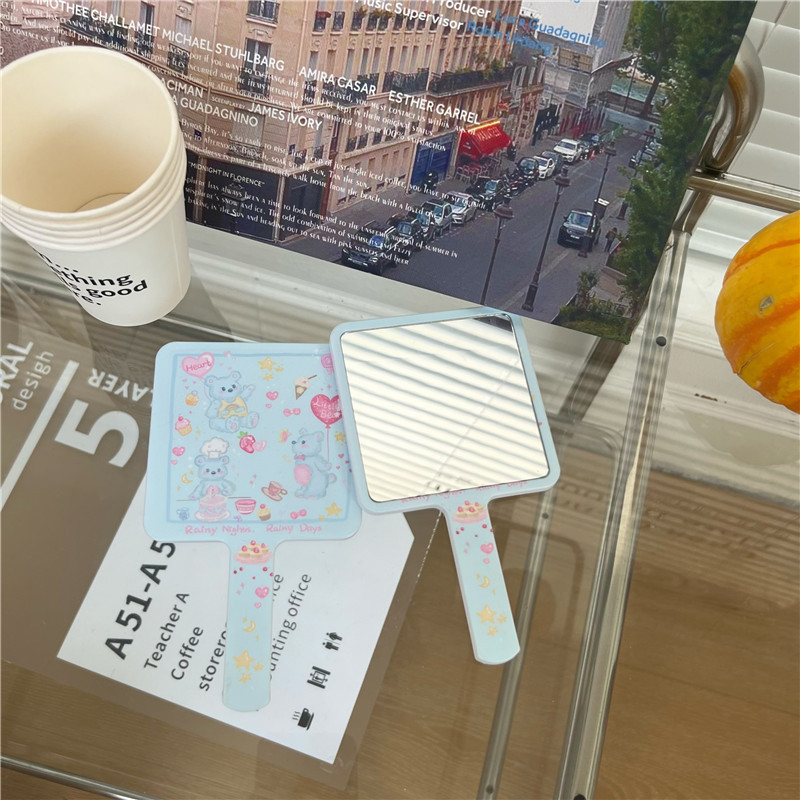 Original design beige tulip rabbit makeup mirror, portable student makeup mirror, high-definition portable mirror, small mirror Application Scenario