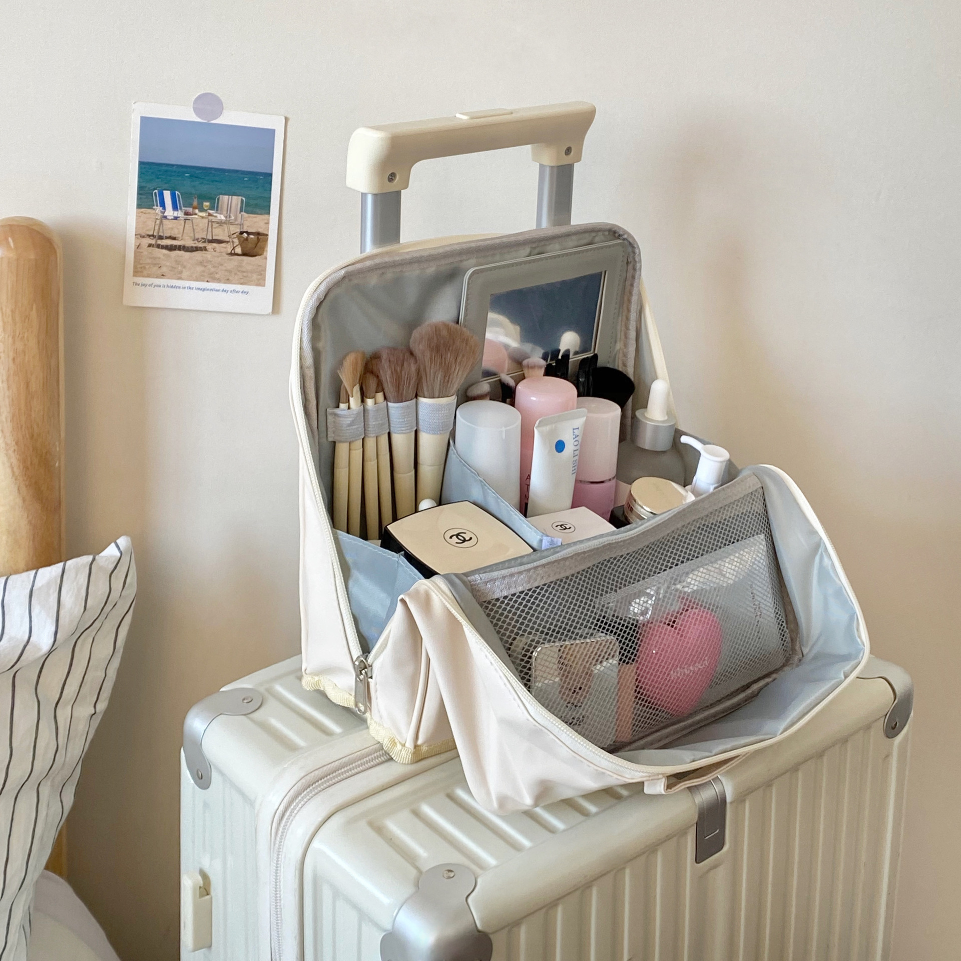 Large-capacity makeup bag with mirror, cosmetic storage bag, makeup bag that can be hung in a suitcase, portable makeup bag with compartments details Picture