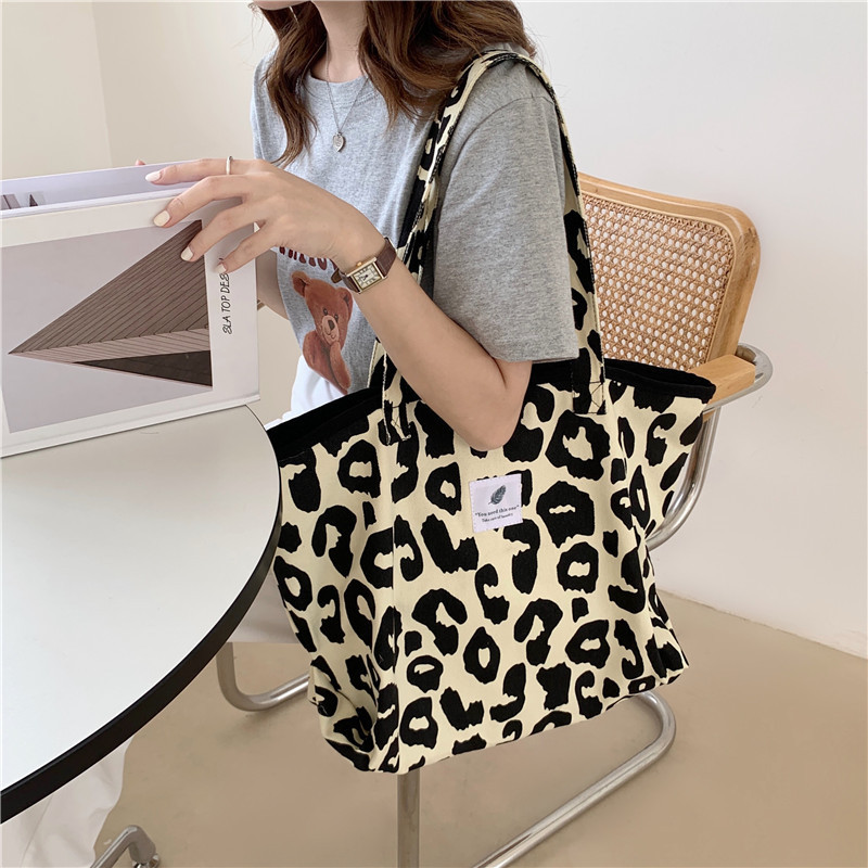 16291 Stylish rice leopard print tote bag, large-capacity animal-print canvas single-shoulder bag, hand-held female student shopping bag full figure