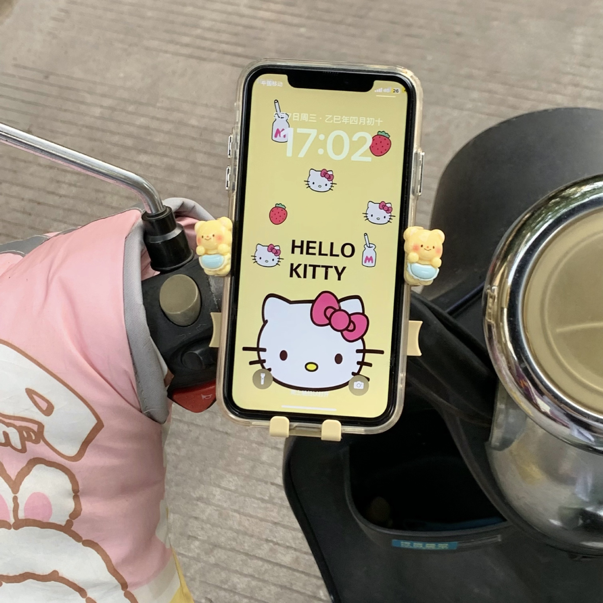 Electric bike riding mobile phone stand 2025 New Cartoon cute bicycle and motorcycle shockproof navigation fixed stand Application Scenario