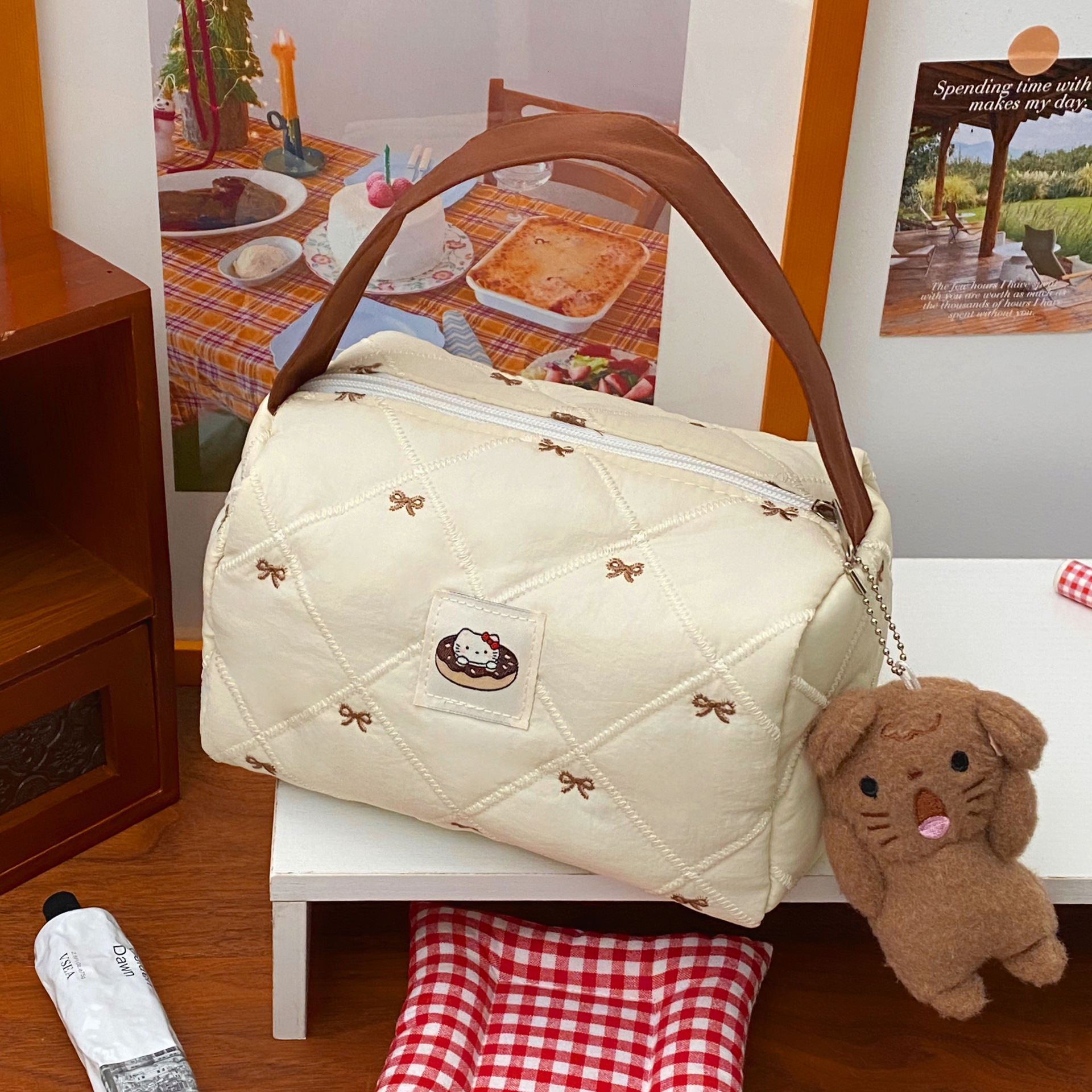 Donut Cat hand-held cosmetic bag for women 2025 New style versatile portable travel storage bag Three-dimensional handbag details Picture