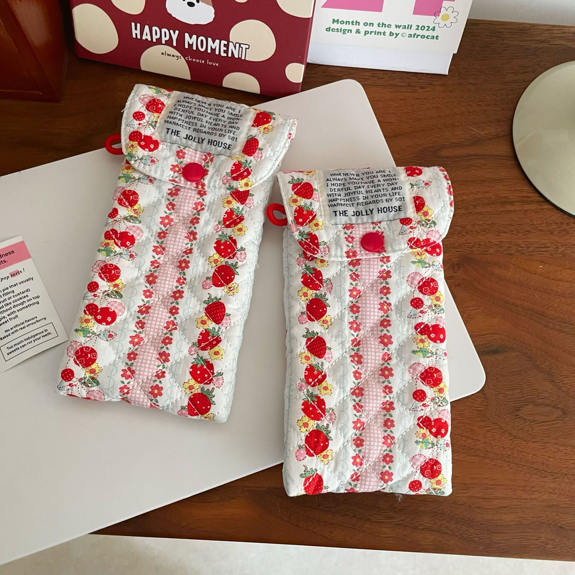 2025 New floral strawberry glasses storage bag, pressure-resistant sunglasses bag, portable sunglasses storage, glasses bag, cloth bag details Picture