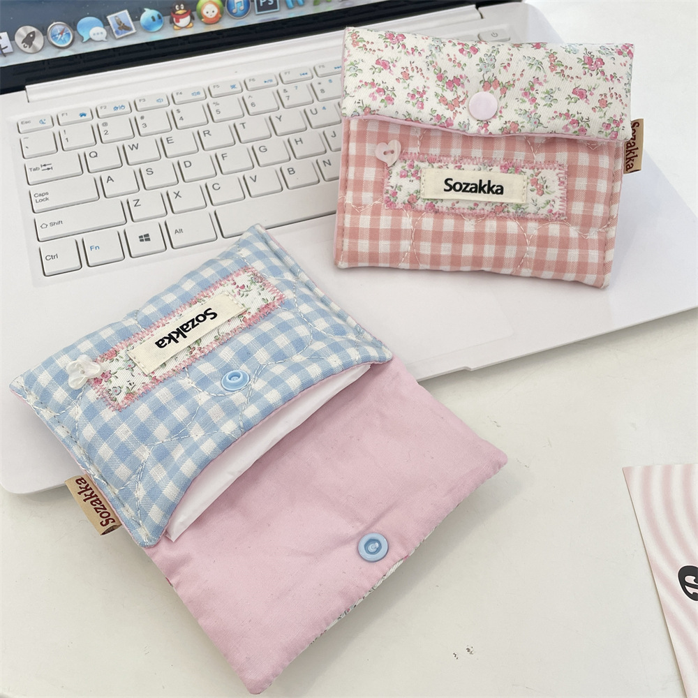 53242 High Appearance level Sanitary napkin Storage Bag, student portable small fabric menstrual bag, going out Menstrual bag Application Scenario