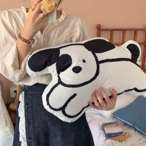 Cute cartoon sweating dog throw pillow, Ins-style home nap pillow, portable cushion pillow for high school students Application Scenario