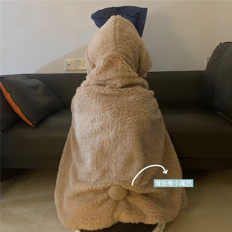 Original design: Thick and warm autumn and winter blanket, cute cartoon bear shawl, hat, nap blanket, cape Application Scenario