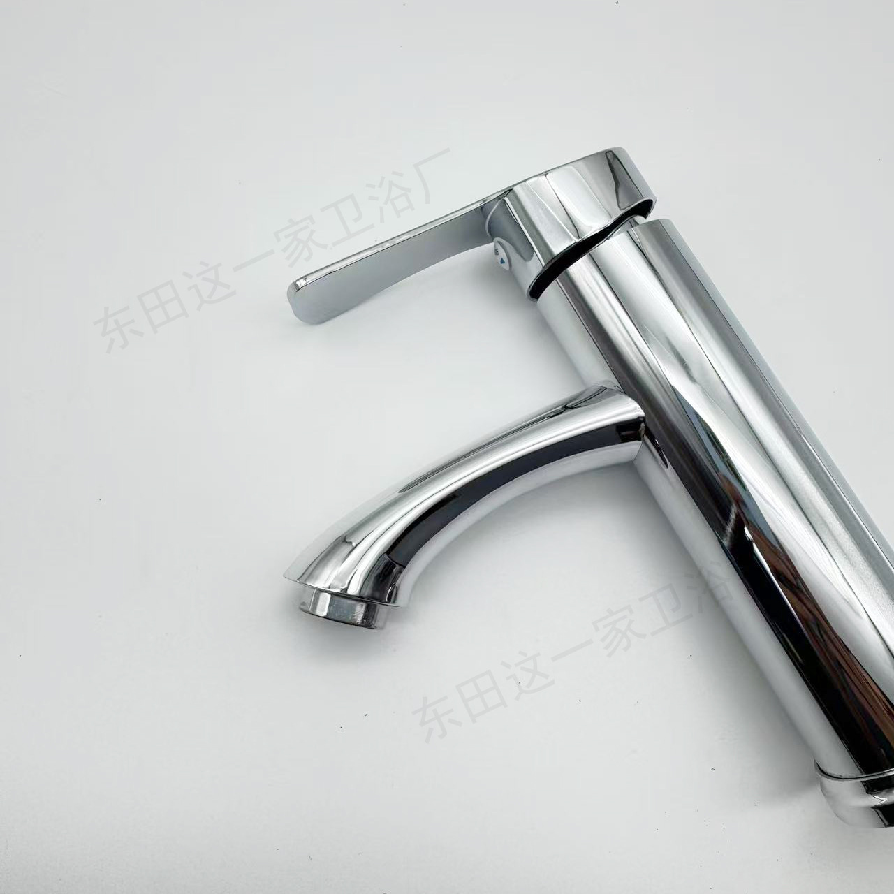 Manufacturer wholesale washbasins, cold and hot single-hole faucets, bathroom washbasins, cold and hot faucets, switch single cold household Application Scenario