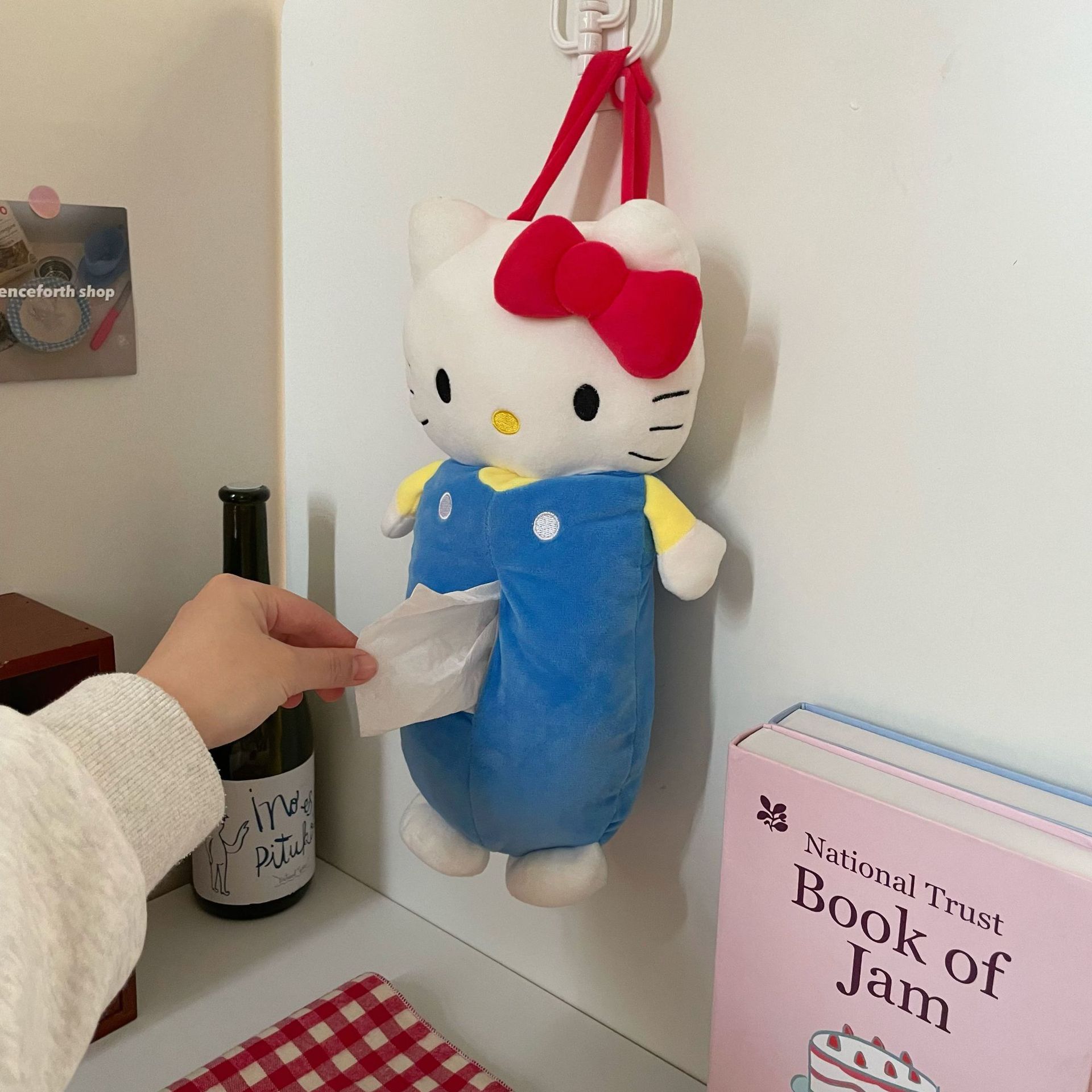 The same style of cat tissue box as Xiaohongshu, with an ins style and a girlish heart, features a car doll for storage, a tissue case, and a hanging paper bag Application Scenario