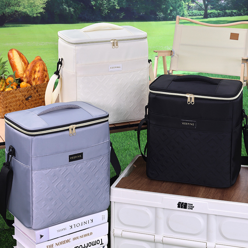 Geyun Square large-capacity lunch bag, high appearance level outdoor insulated bag, spring outing lunch box bag, PEVA waterproof camping Application Scenario