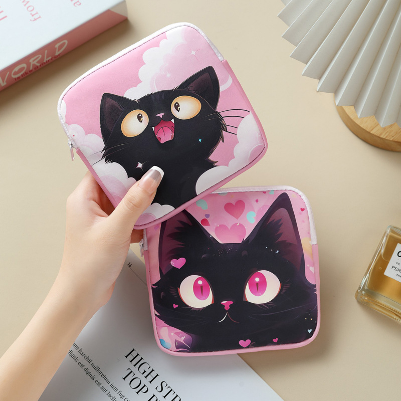 Cartoon sanitary napkin storage bag, cute girl makeup bag, sanitary napkin storage bag, ins cartoon menstrual bag, waterproof Application Scenario