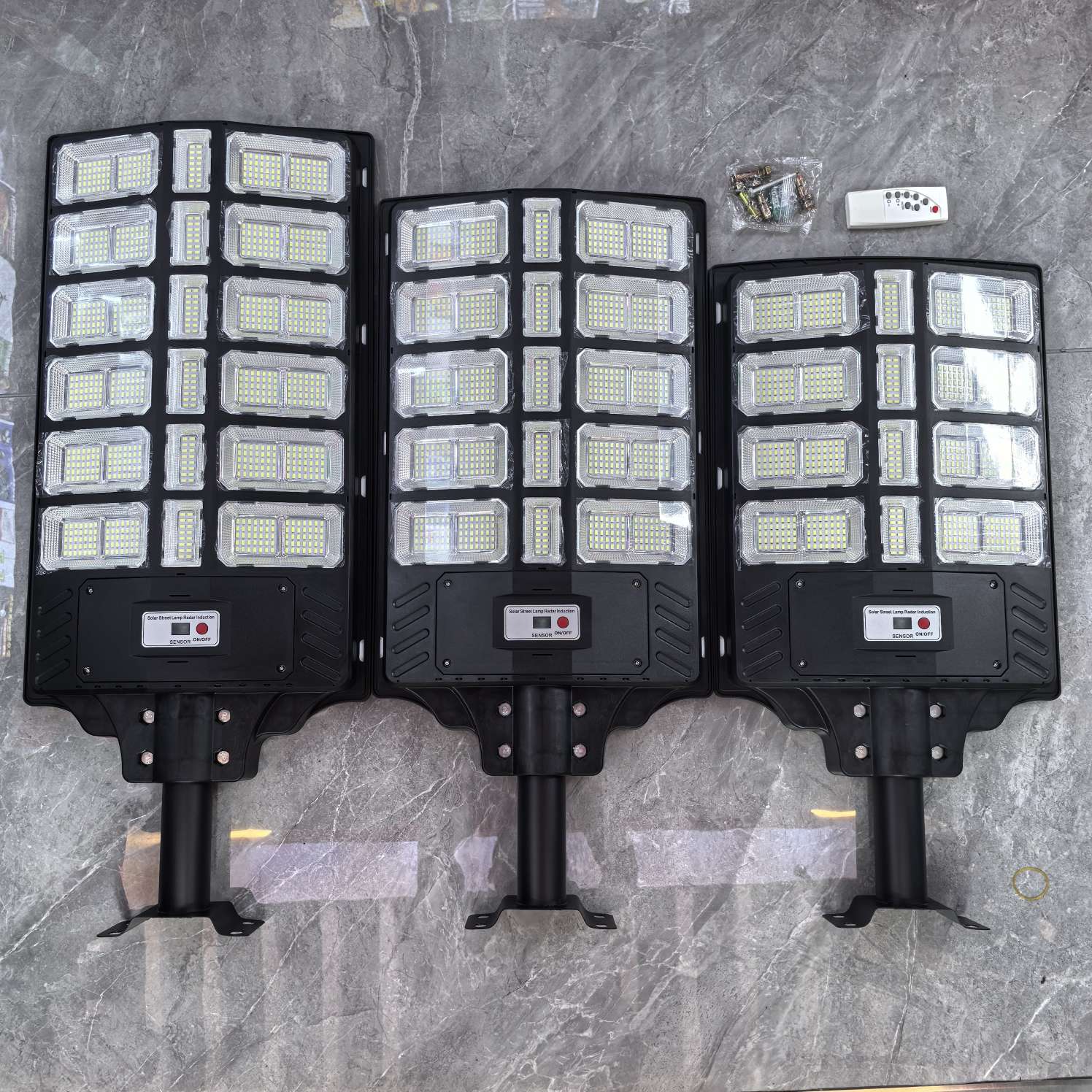 户外道路照明灯饰 高亮节能户外灯具 防水耐用太阳能充电路灯