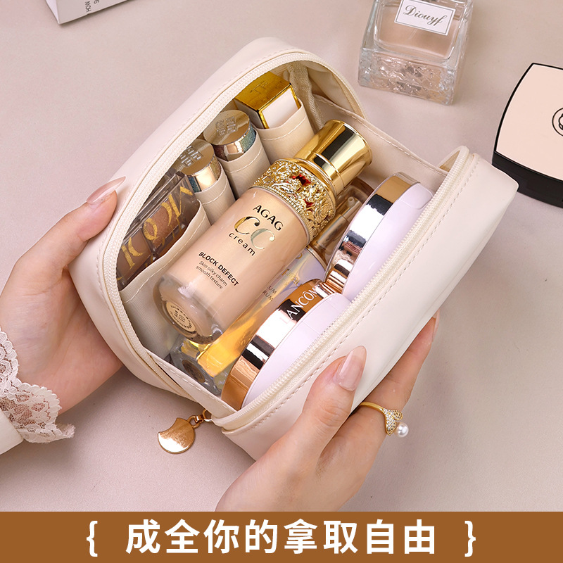 French square pu touch-up bag, cute Instagram small size, waterproof, high appearance level, makeup bag, clutch bag, ladies' high-end feel Application Scenario