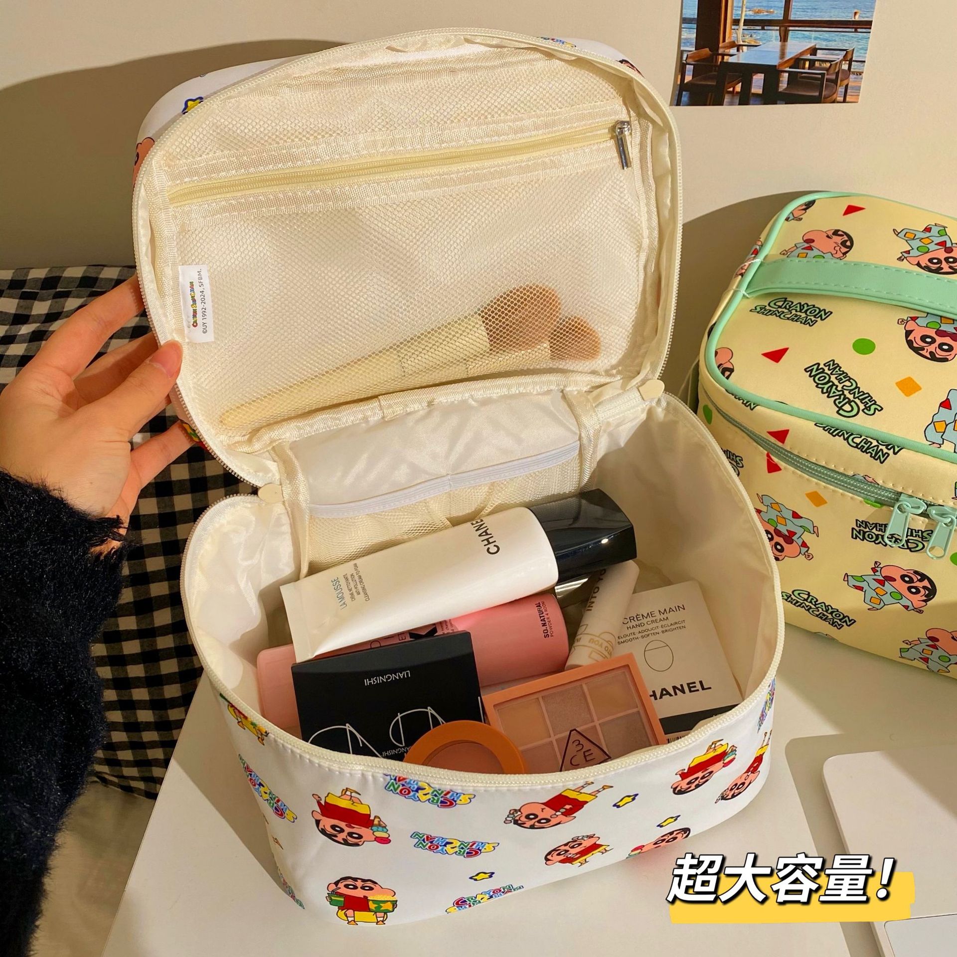2025 New Crayon Shin-chan makeup bag, multi-functional, large-capacity, high appearance level portable travel storage bag, storage bag Application Scenario