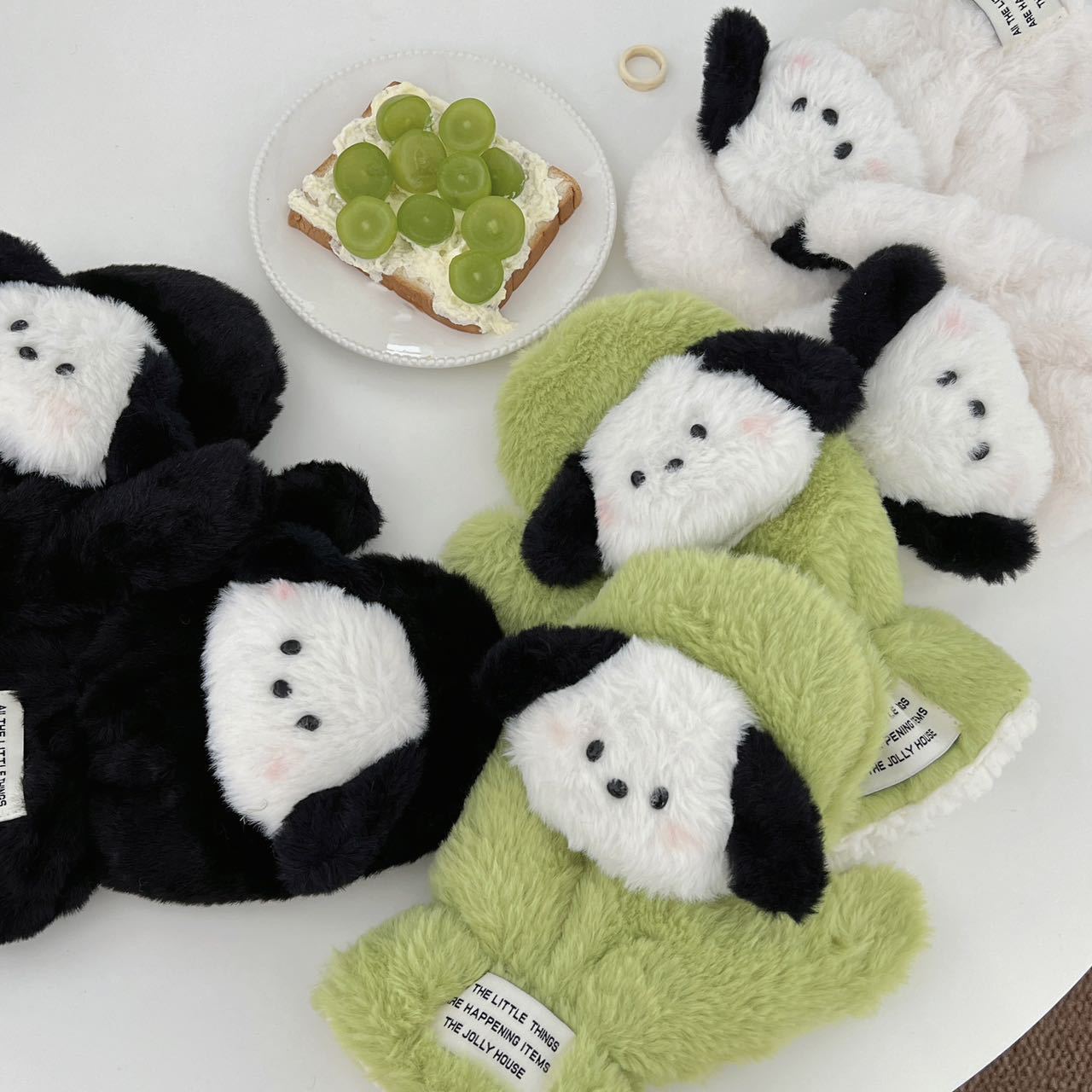 Pacha dog plush gloves in ins style, thickened for winter warmth, student cycling, cold-proof and windproof gloves that can be hung around the neck full figure
