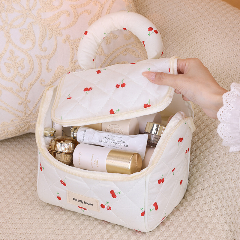 Cute Little House Makeup Bag, large-capacity cosmetics storage bag, high appearance level, niche design, toiletry bag, starting from one Application Scenario