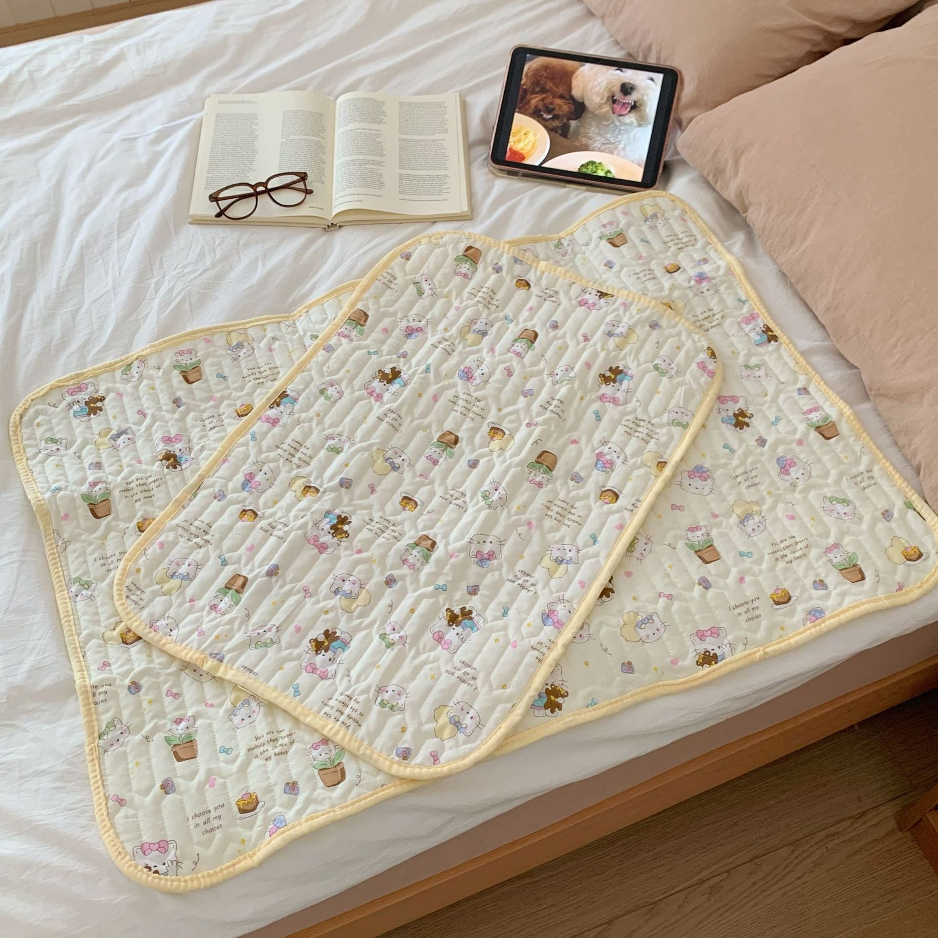Cute cat menstrual pad, summer breathable urine isolation pad, menstrual mattress, washable and waterproof for women, menstrual pad, leak-proof full figure