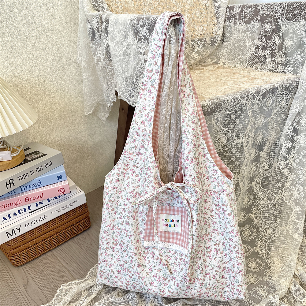 52221 large-capacity spring and summer student new floral fabric bag, canvas bag, single-shoulder 2025 flower patchwork style Application Scenario