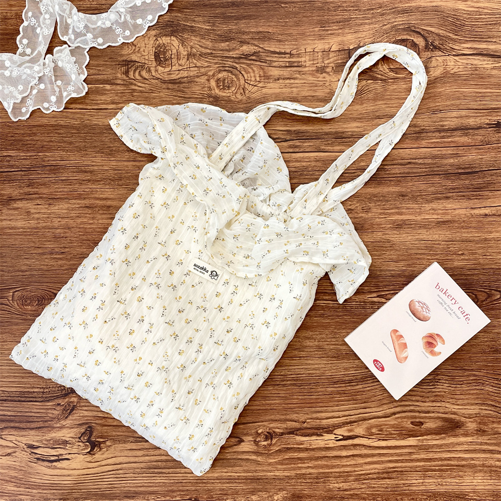 52202 Fresh and sweet floral ruffled single-shoulder bag, large-capacity student class bag, fashionable chiffon tote bag Application Scenario
