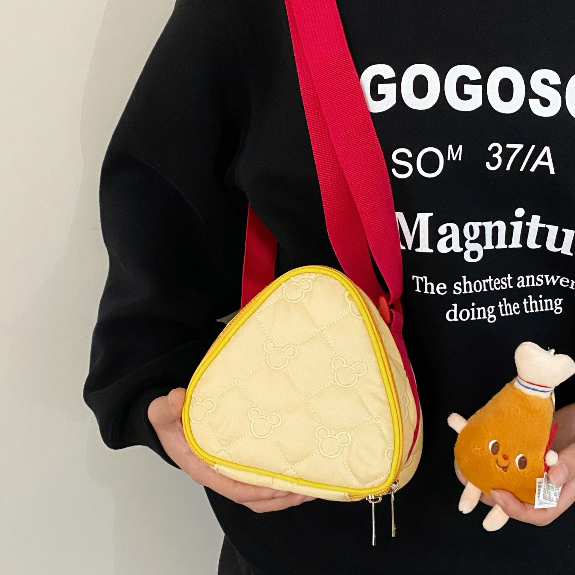 Xiaohongshu's same style camera bag, cartoon cheese, girlish heart storage bag, cute and portable triangular crossbody bag for students Application Scenario