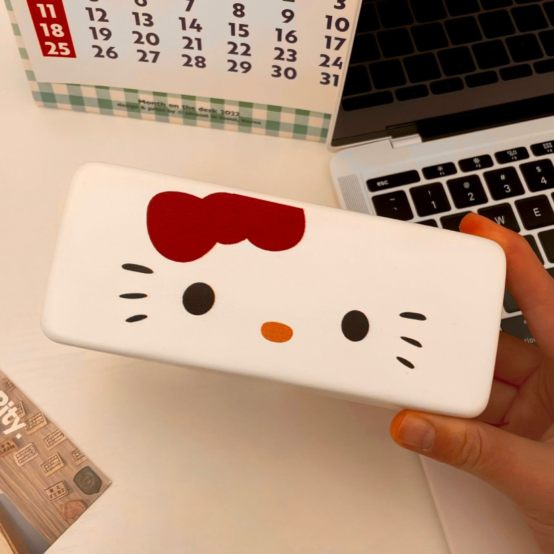 Cute cat glasses case 2025 New model anti-pressure and anti-drop storage box, portable student sunglasses and myopia glasses box Application Scenario