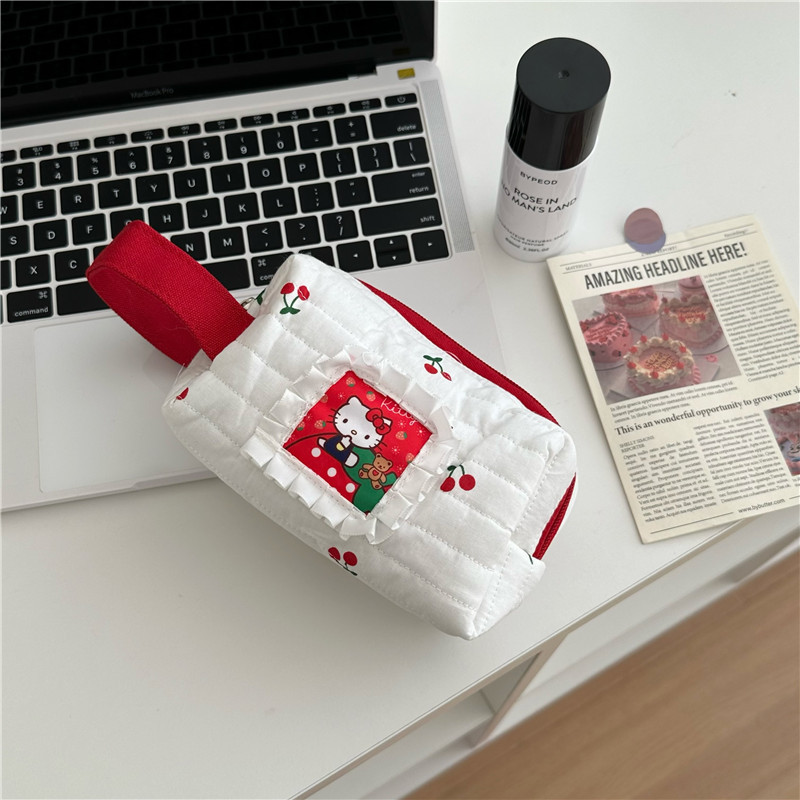 Cherry cat makeup bag, large capacity, Ins-style cute storage bag, student portable stationery bag, portable toiletry bag Application Scenario