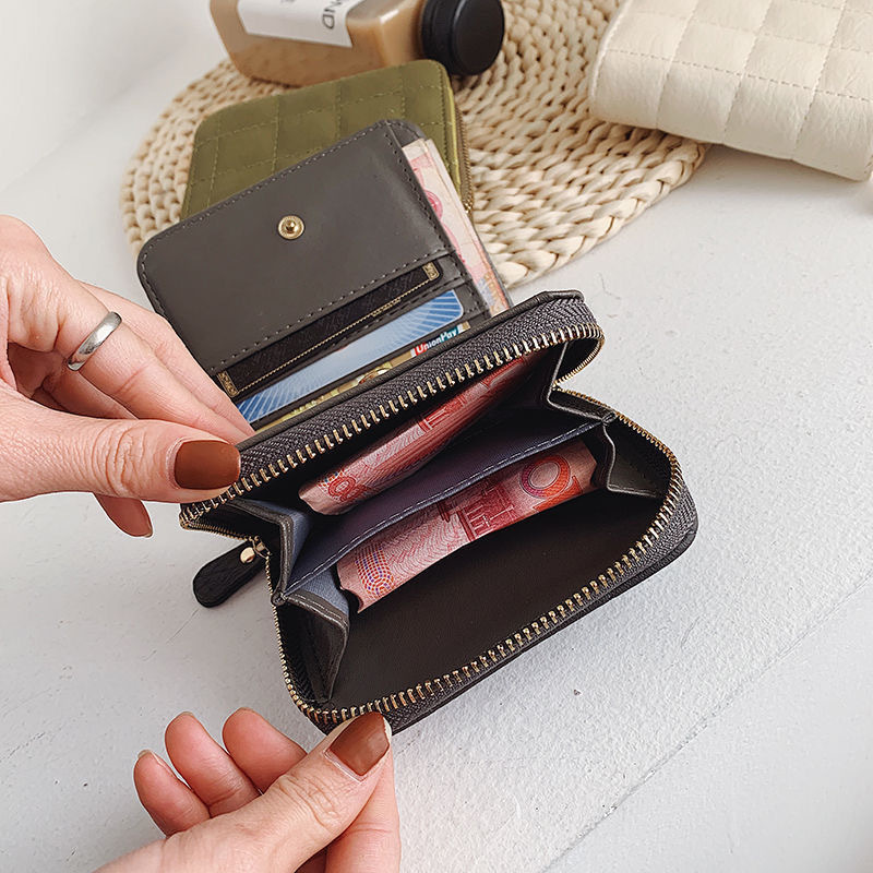 2022 Korean version mini money bag for girls, short zipper, short and cute coin purse, student embroidered wallet for girls Application Scenario
