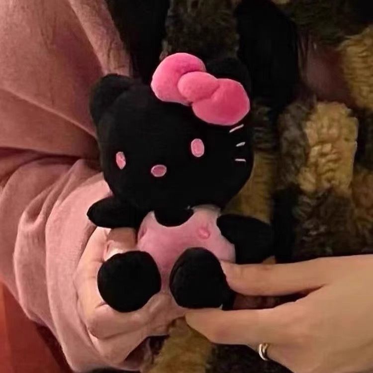 Black fur cat plush toy, the same style as the popular Japanese girl's heart pendant, cute cartoon bag keychain pendant details Picture
