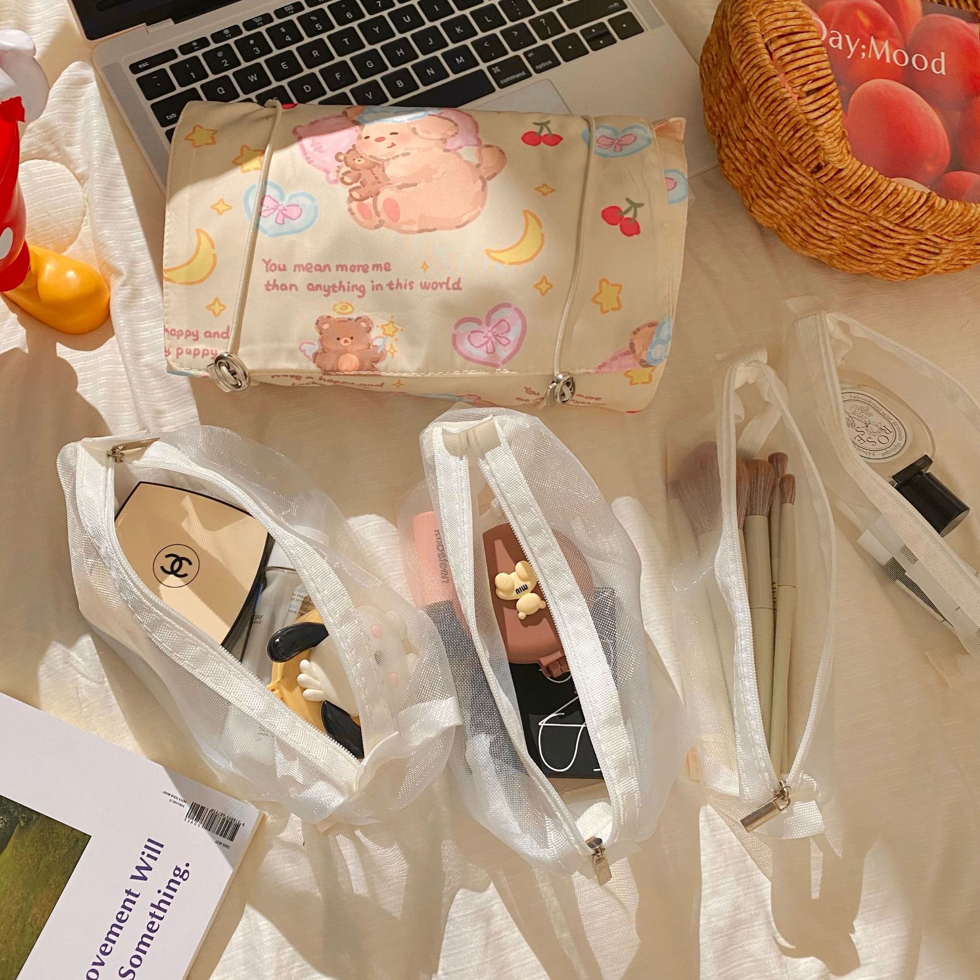 Cute goodnight bear detachable makeup bag, portable four-in-one travel toiletry bag for women, large-capacity storage bag Application Scenario