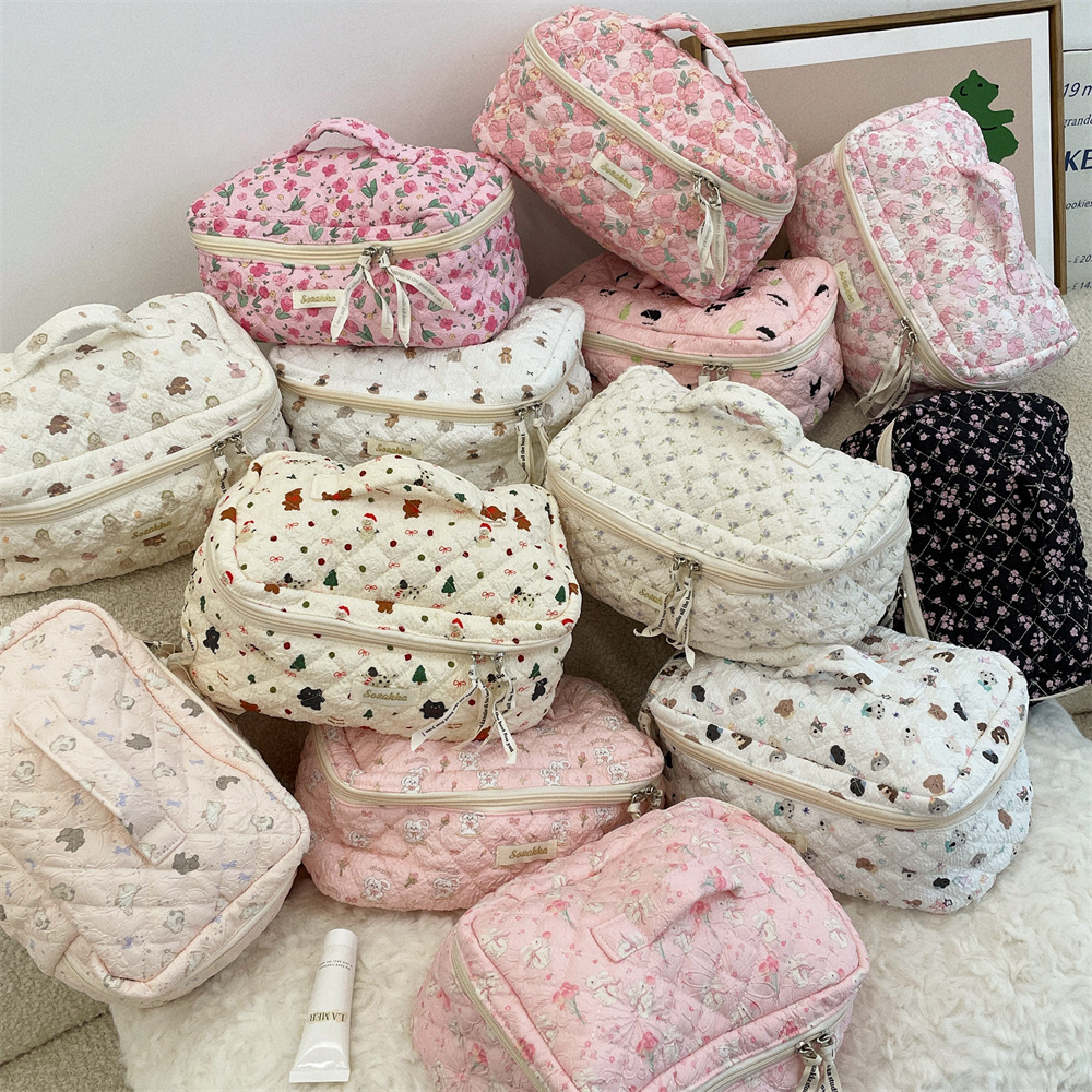 4831 Cute Cartoon Makeup Bag, a new large-capacity portable travel toiletries and skincare storage bag for women full figure