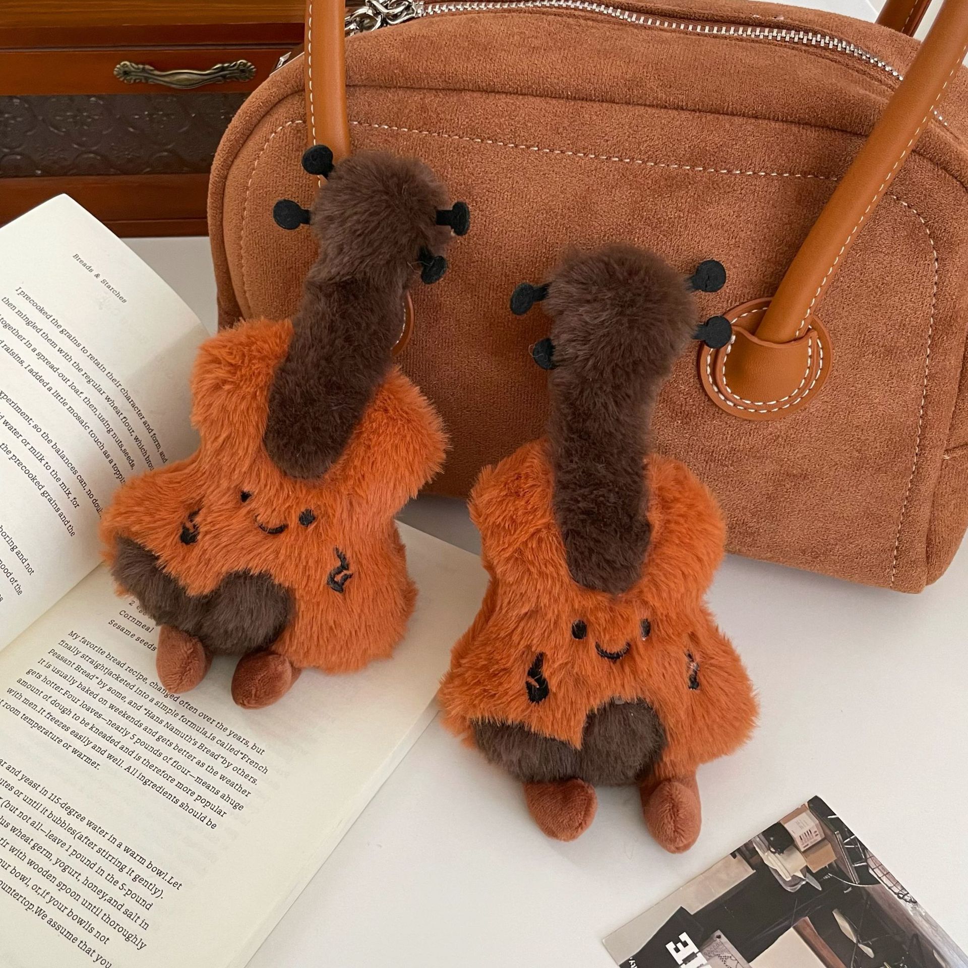 Creative plush violin doll pendant, ins cute doll, decorative item, bag pendant, birthday gift Specification drawing