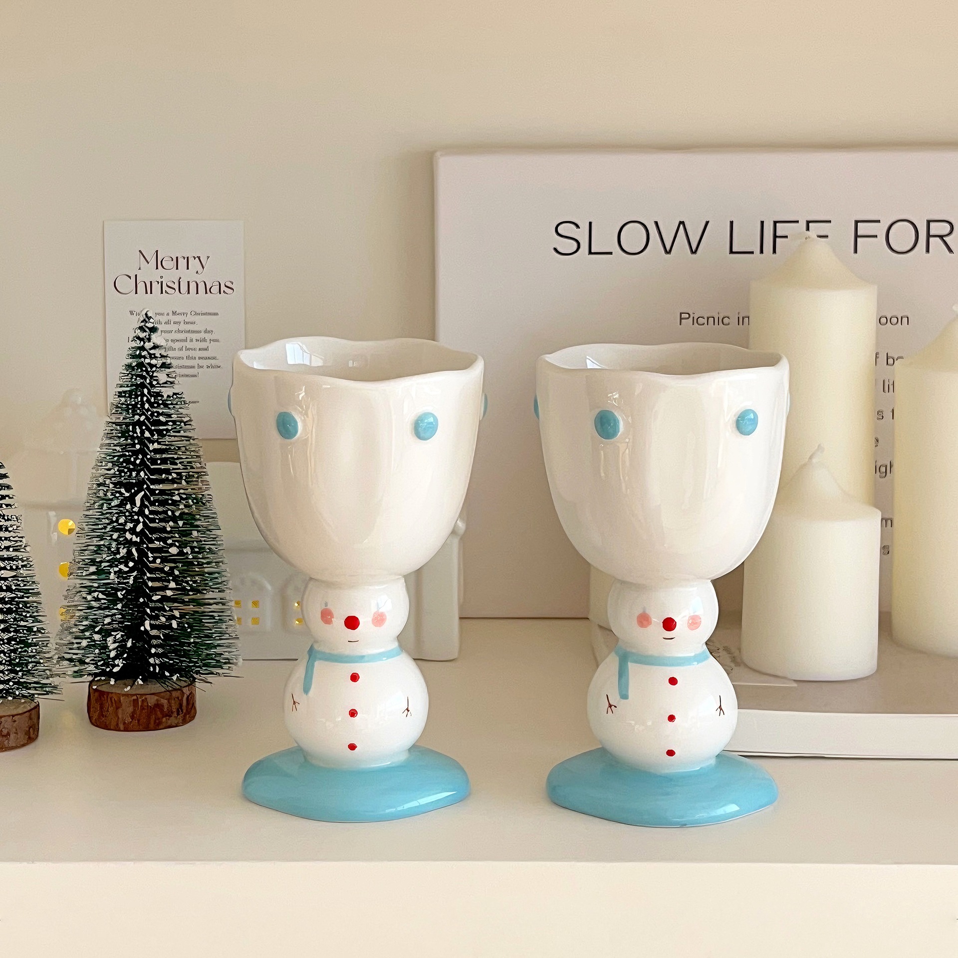 A cute Christmas three-dimensional snowman-shaped hand-painted highball cup with a high level of appearance. A creative gift for friends as a souvenir full figure