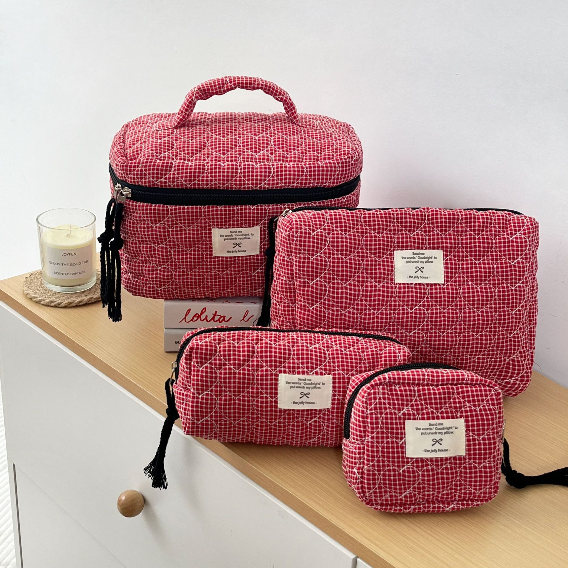 Red Heart-shaped quilted makeup Bag for Women 2025 New Portable large-capacity travel cosmetics and toiletry bag storage bag full figure