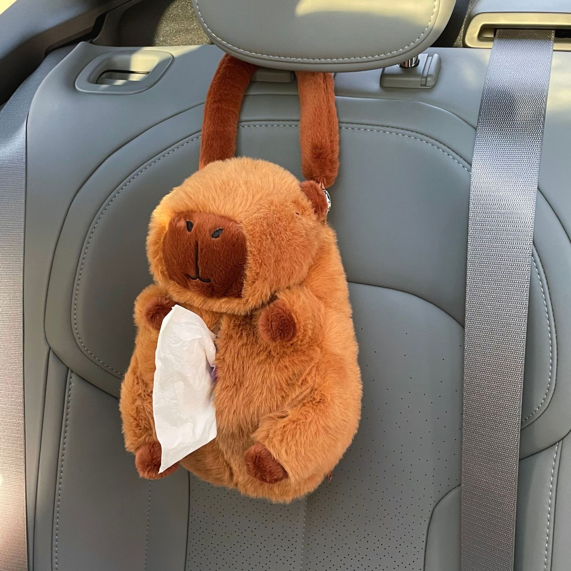 The popular Capibara Capybara car tissue box, car hanging multi-functional tissue case, doll tissue box full figure