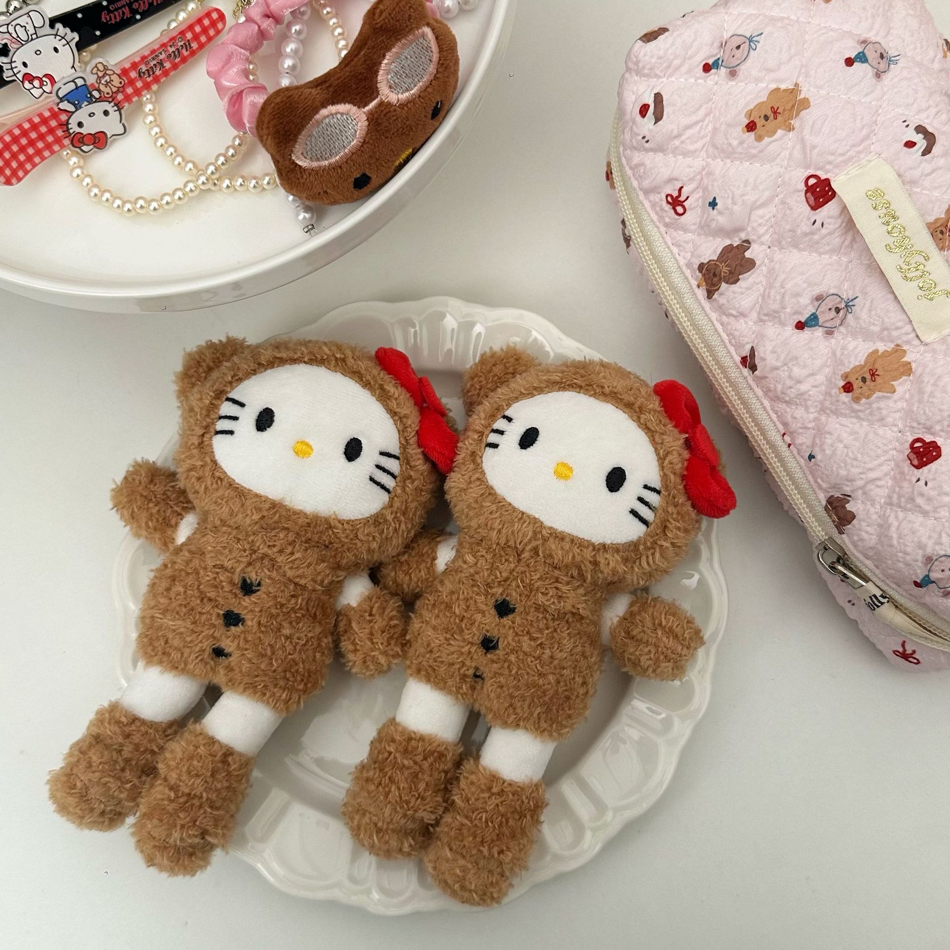 Cute long-legged cat pendant, Chinese-style teddy bear cat plush toy bag pendant, keychain decoration Application Scenario