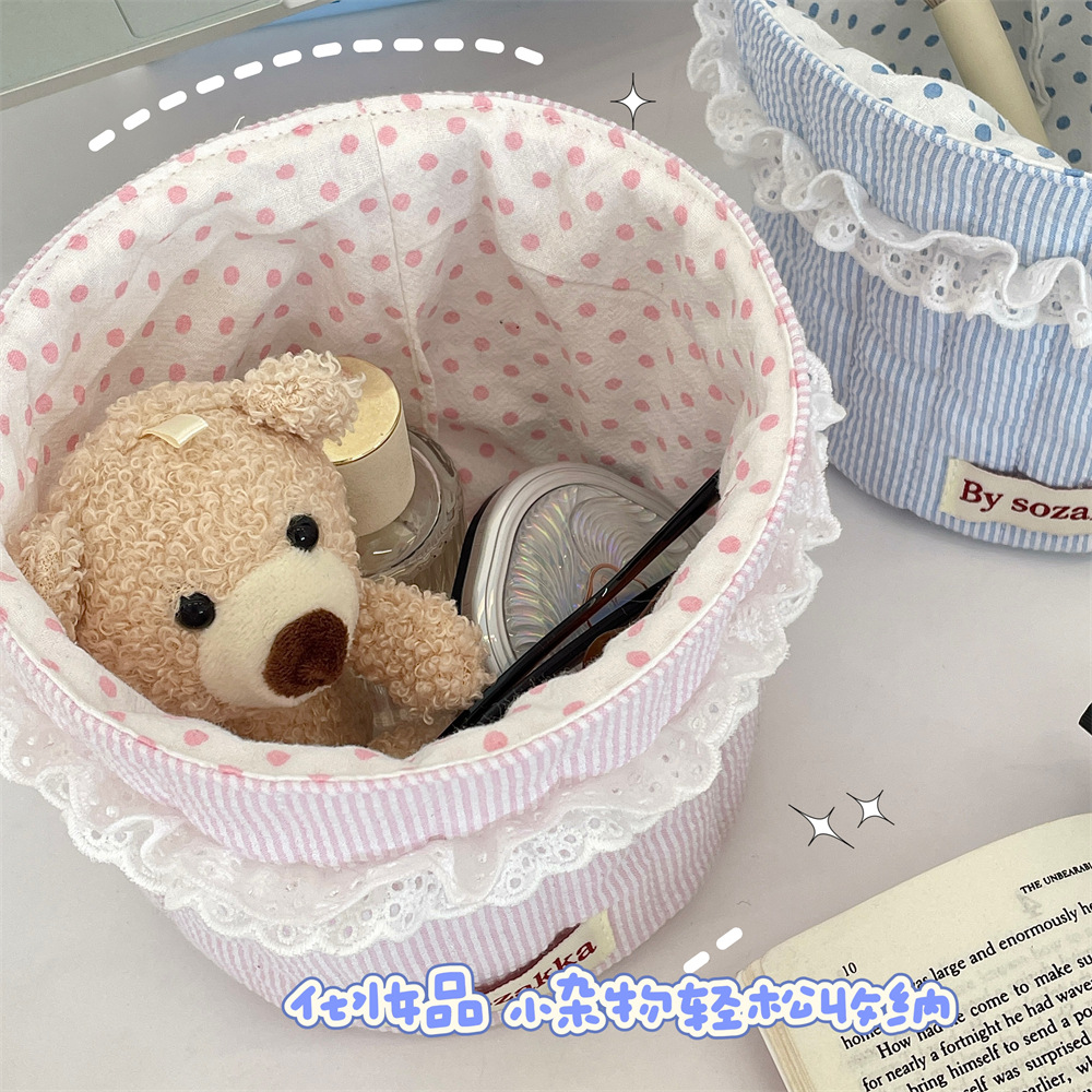 5181 Korean-style quilted girl fabric storage basket, desktop storage and organization basket, cylindrical miscellaneous and snack storage basket Application Scenario