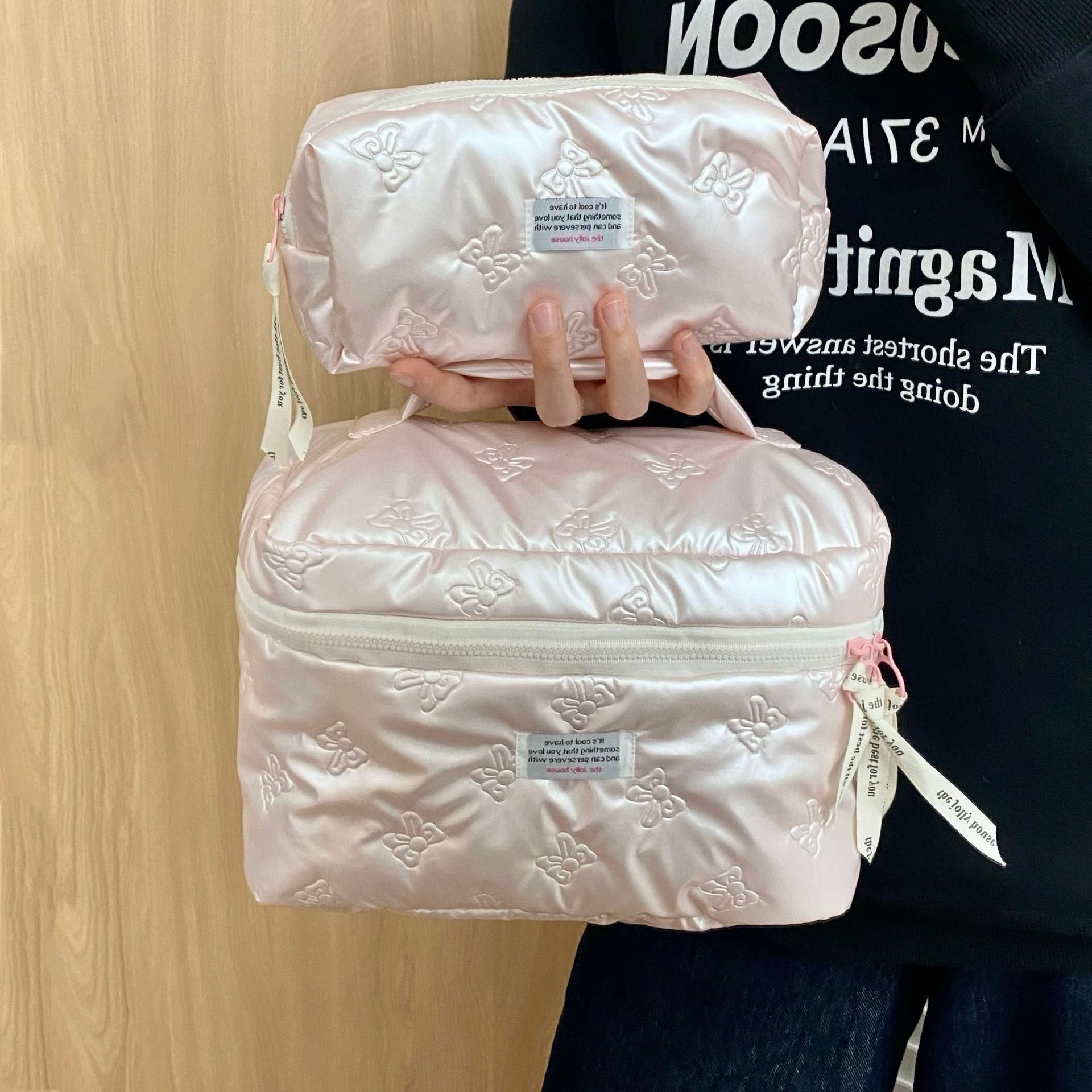 High appearance level girl makeup bag, women's ins bow large-capacity cosmetics storage bag, portable toiletries bag for going out Specification drawing