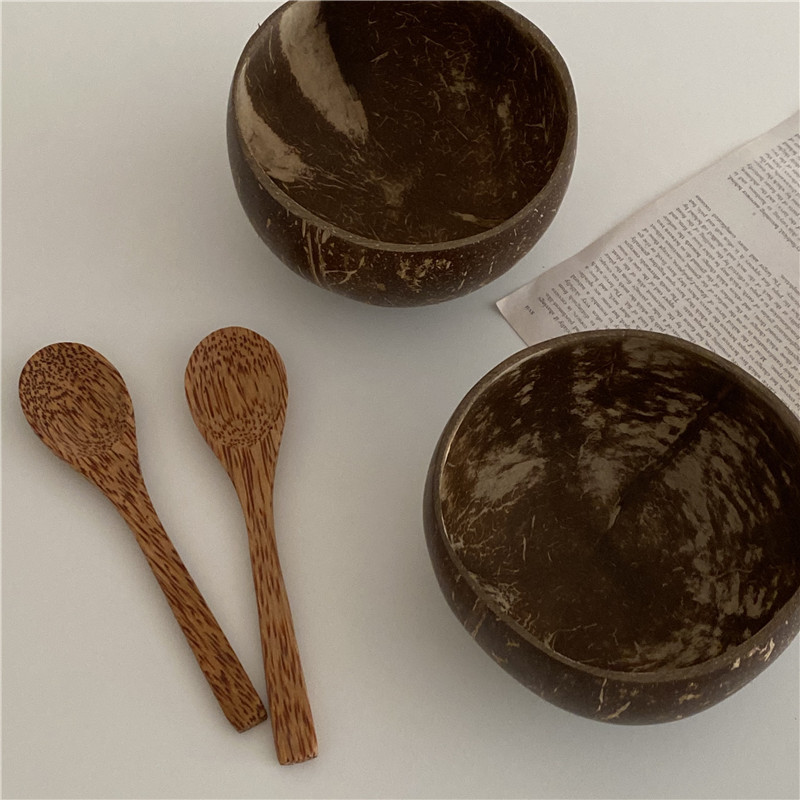 A niche creative coconut bowl, yogurt salad bowl, the same fruit bowl as the Instagram-style blogger, a big-belted bowl, and a coconut spoon Specification drawing