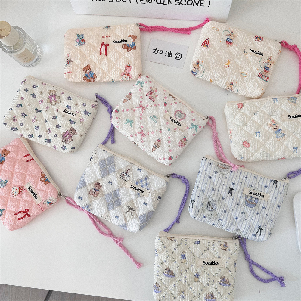 43162 Floral quilted cotton-padded portable storage bag, cute and soft coin purse, lipstick storage bag, makeup bag full figure
