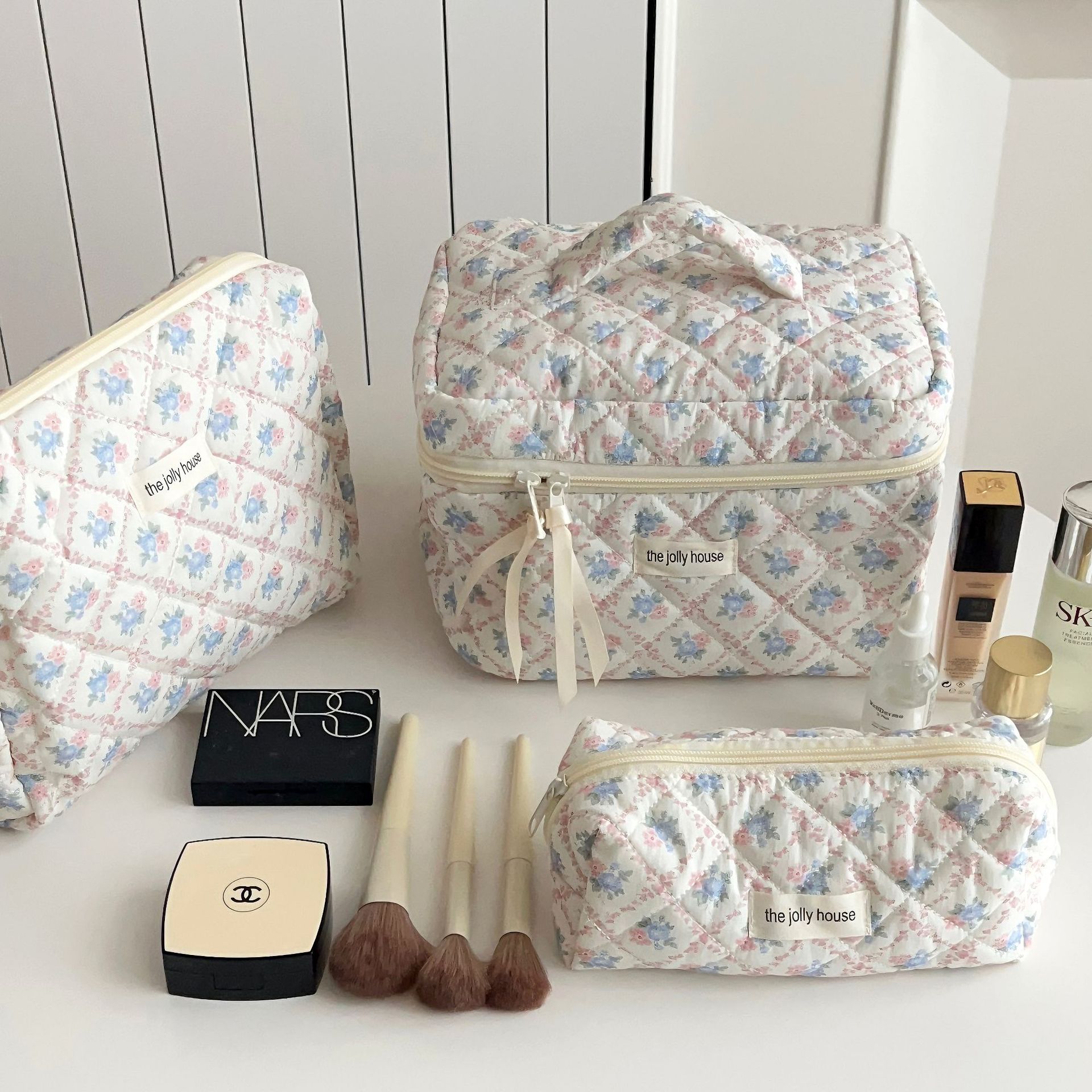New floral makeup bag with a girlish heart, large-capacity cosmetics storage bag, portable travel toiletry bag and clutch bag full figure