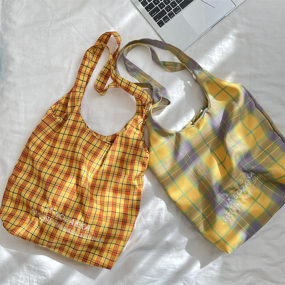 53162 New large-capacity, simple embroidered single-shoulder checkered bag, lightweight commuting canvas bag, vest bag details Picture