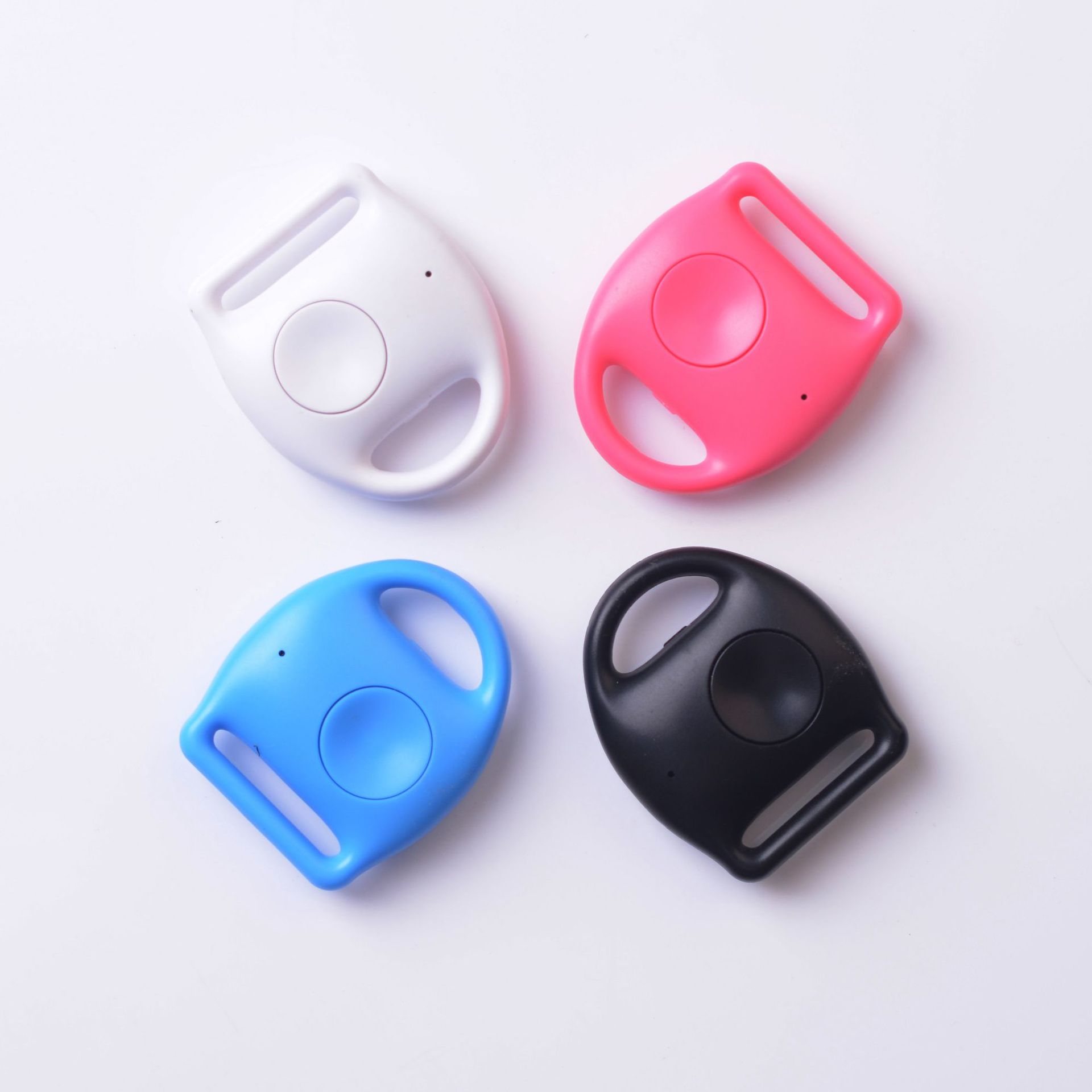 The manufacturer supplies D-button mobile phone key drop smart tracker, Bluetooth anti-loss device, Bluetooth low power cross-border e-commerce full figure