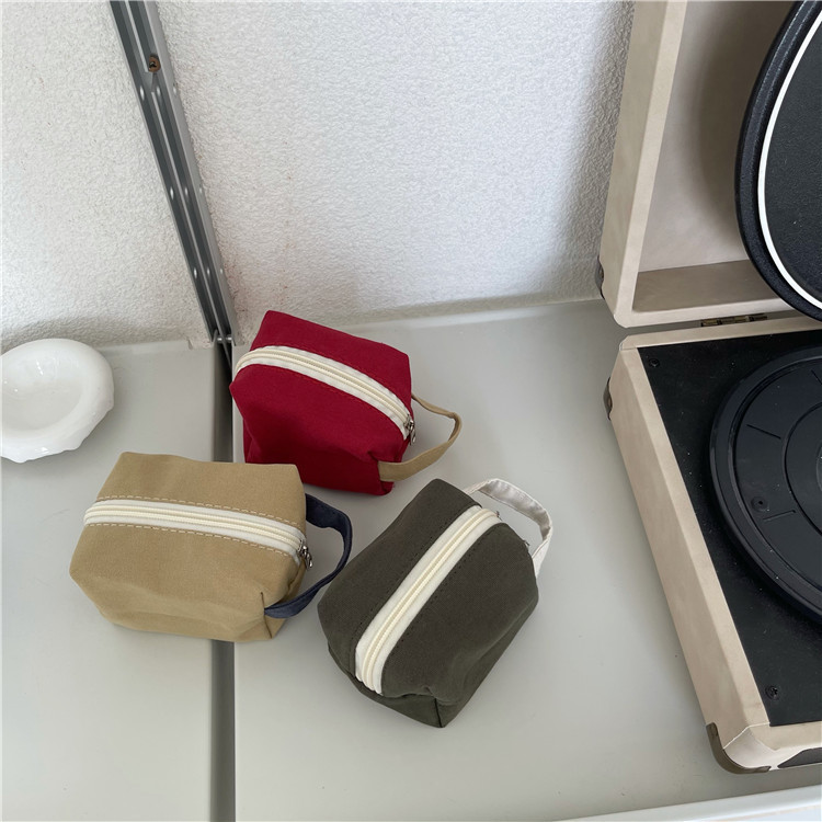 Korean version of Instagram, a niche and simple hand-carried makeup bag for female students, a portable cosmetics and toiletries storage bag for going out Specification drawing