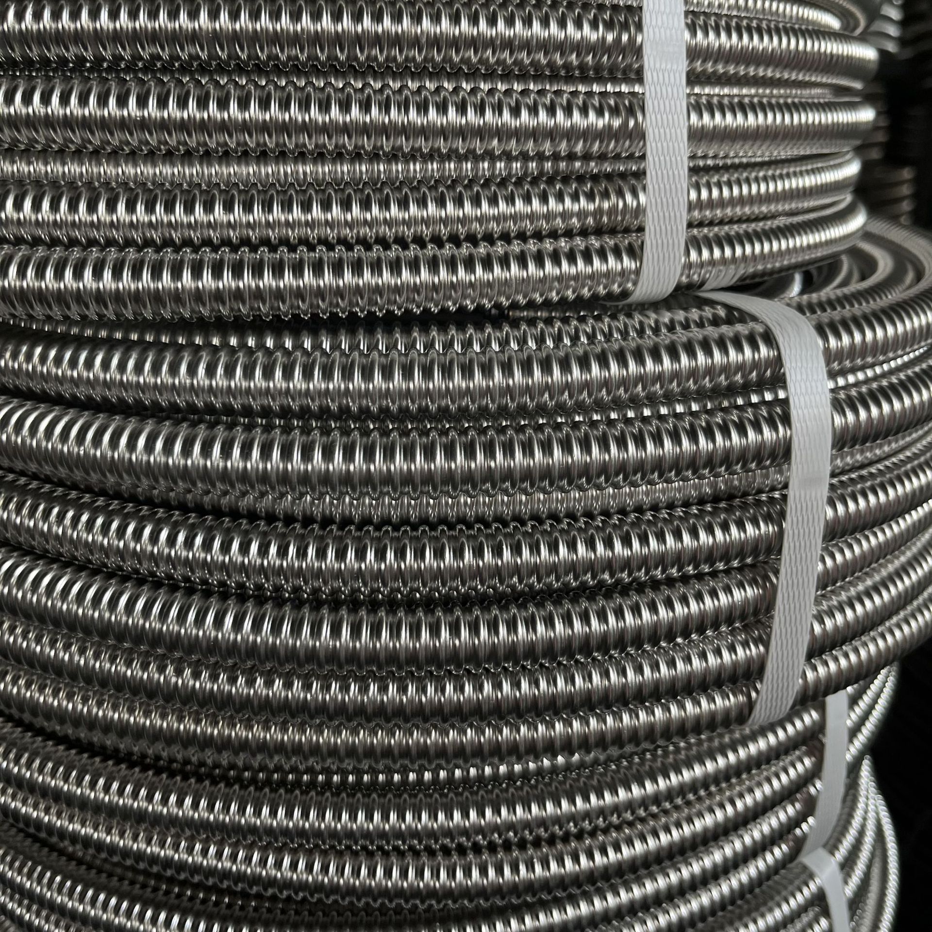 4-point 304 stainless steel water heater corrugated pipe solar inlet and outlet water pipe anti-burst corrugated pipe metal hose Specification drawing
